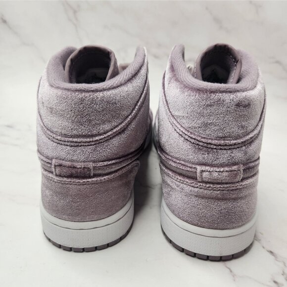 Nike Air Jordan 1 Mid SE Purple Velvet Sneakers Shoes DQ8397-500 Women's 9 - Picture 4 of 10